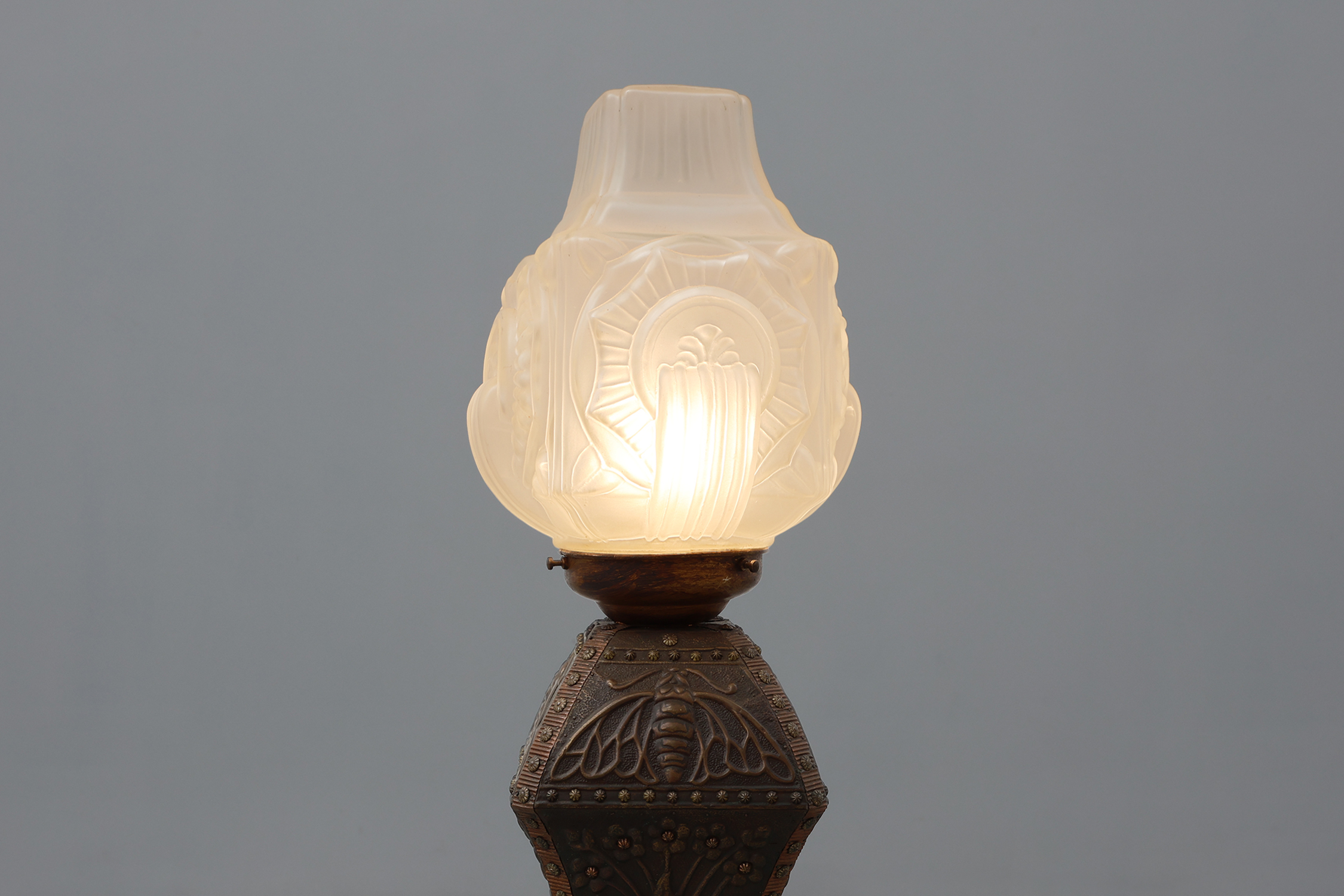 Art Nouveau floorlamp in hammered copper with frosted glass hood, Belgium ca. 1910thumbnail